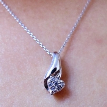 Stříbrný náhrdelník srdíčko se zirkony 16mm Rhodium 45cm