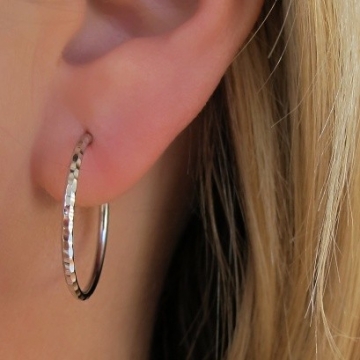 Široké náušnice kruhy zdobené z bílého zlata 13,5mm 1,20g