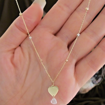 Zlatý dámský náhrdelník tříbarevné kuličky a srdíčka 1,70g