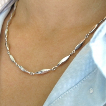 Luxusní stříbrný náhrdelník ze stejných tvarů 6,80g Rhodium
